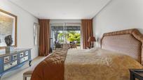 Dormitori de Apartament en venda en Marbella amb Aire condicionat, Terrassa i Piscina