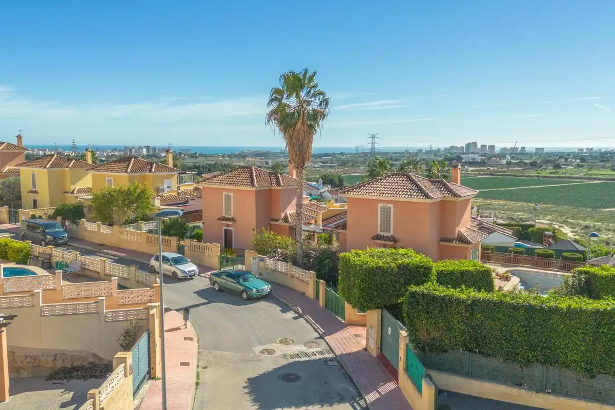 Casa o chalet en venta en Carrer de ľEspígol, Bonalba - Cotoveta