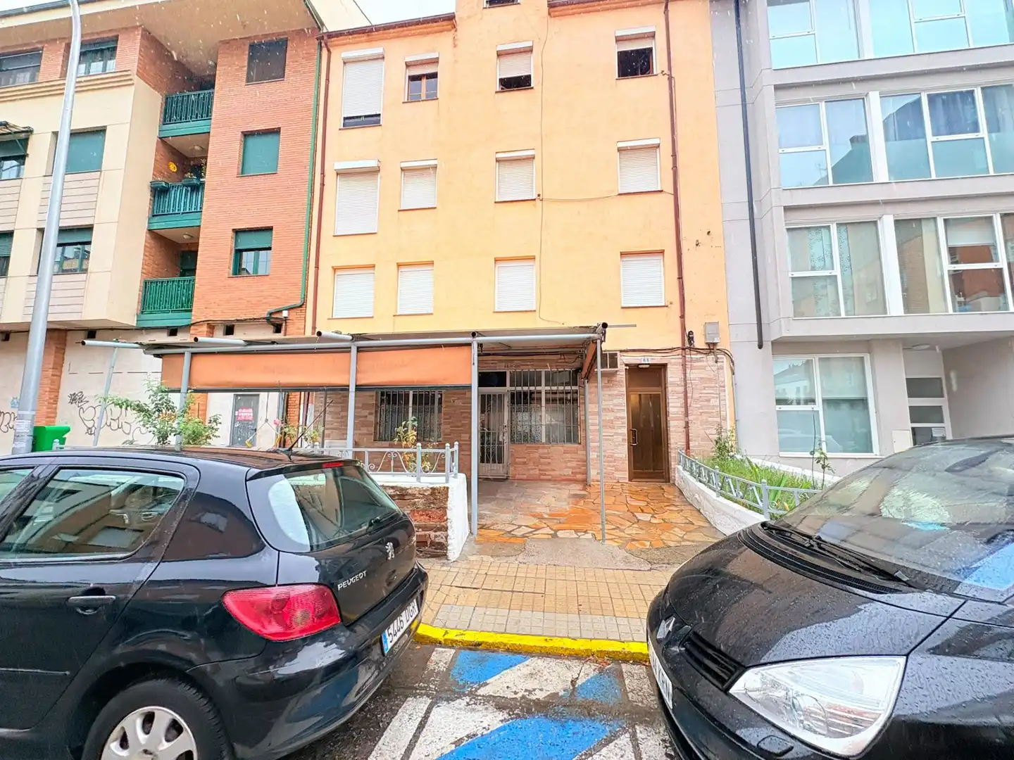 Vista exterior de Pis en venda en Ponferrada amb Calefacció