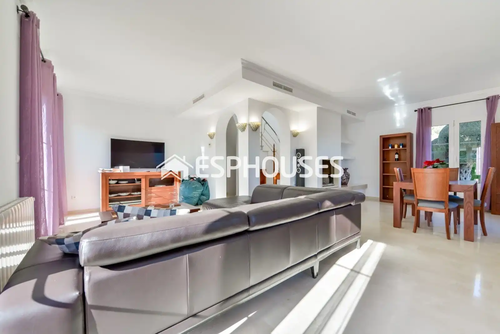 Living room of Houses for sale in Oliva  with Air Conditioner, Heating and Terrace