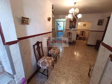 Casa con balcone in vendita a Torredonjimeno