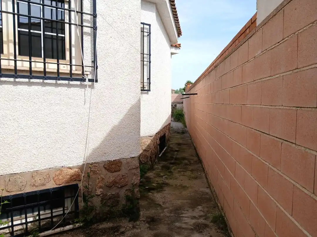 Vista exterior de Casa o chalet en venta en Polán con Jardín privado