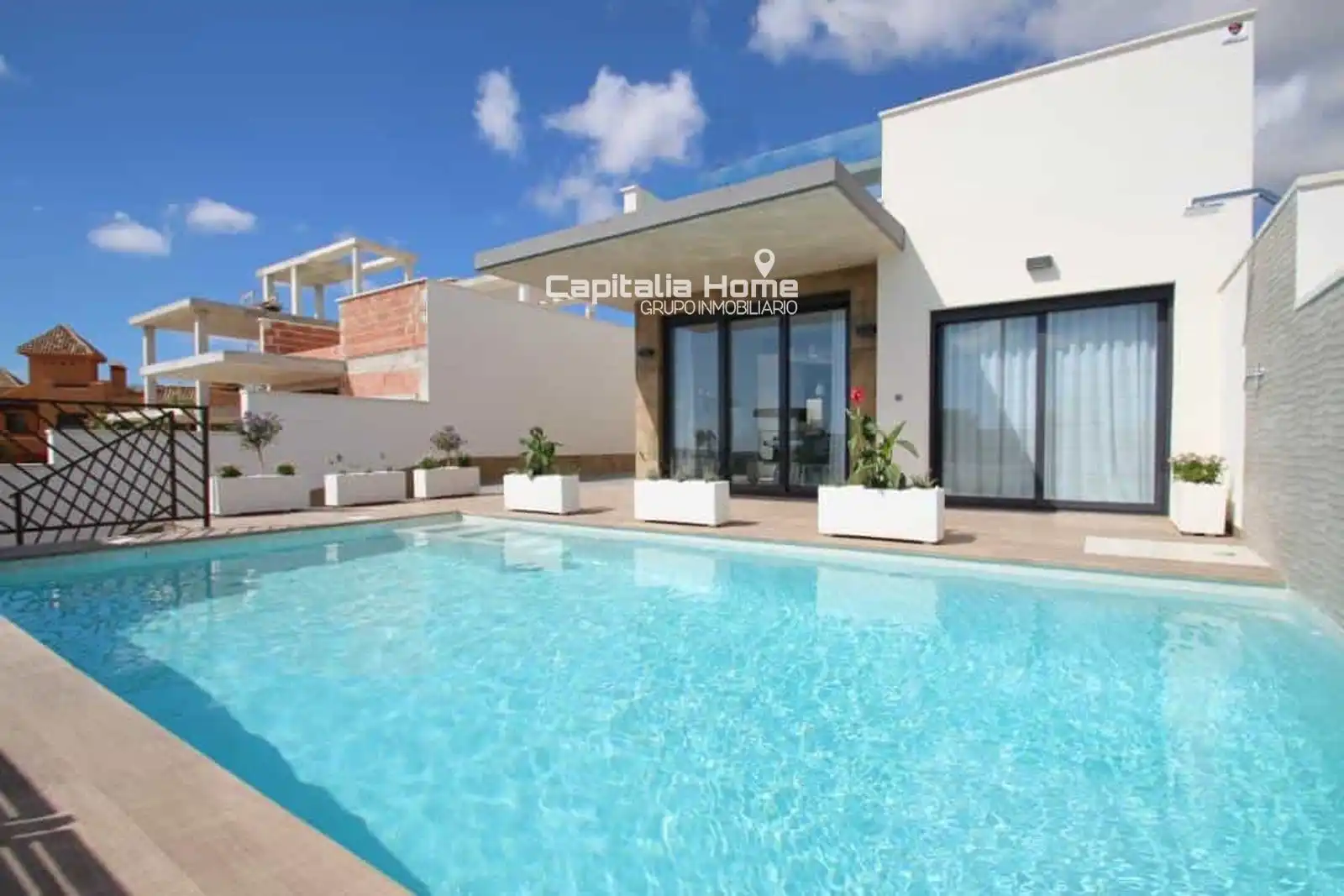 Adosado con piscina en venta en Calle Chirrines
