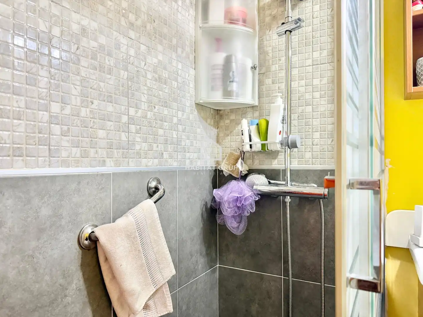 Bany de Pis en venda en Girona amb Aire condicionat, Calefacció i Terrassa