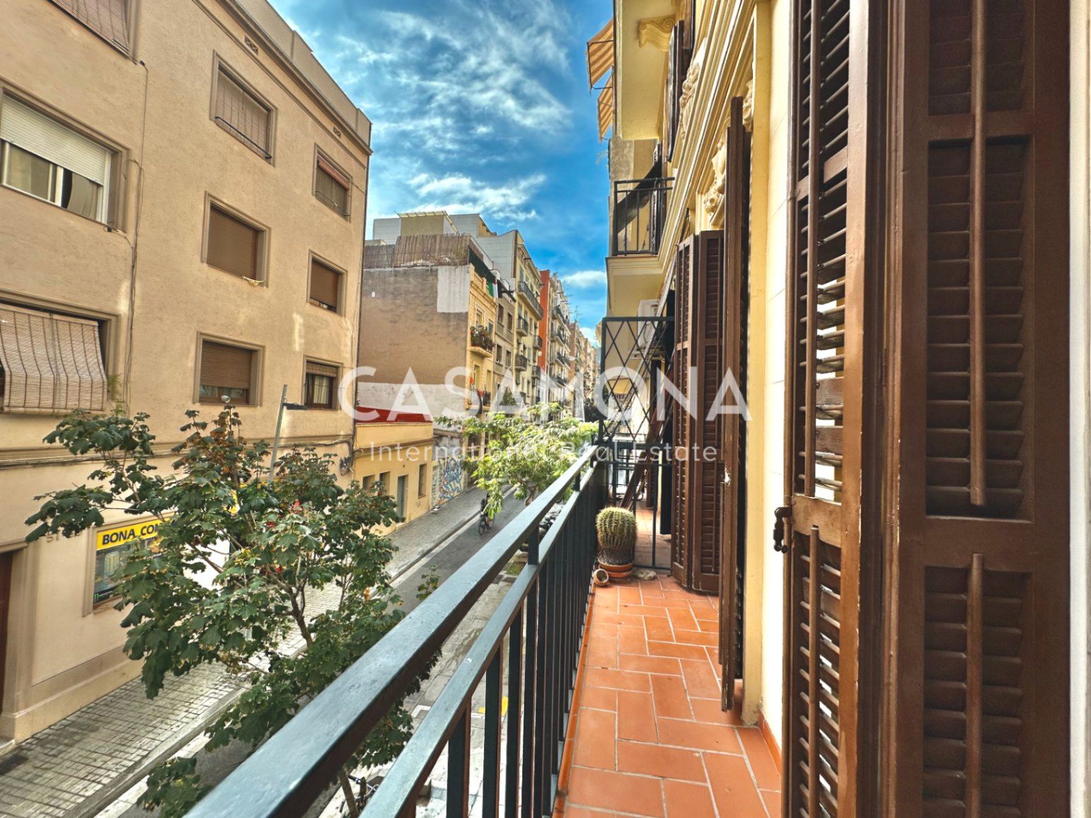 Exterior view of Apartment for sale in  Barcelona Capital  with Air Conditioner, Terrace and Balcony