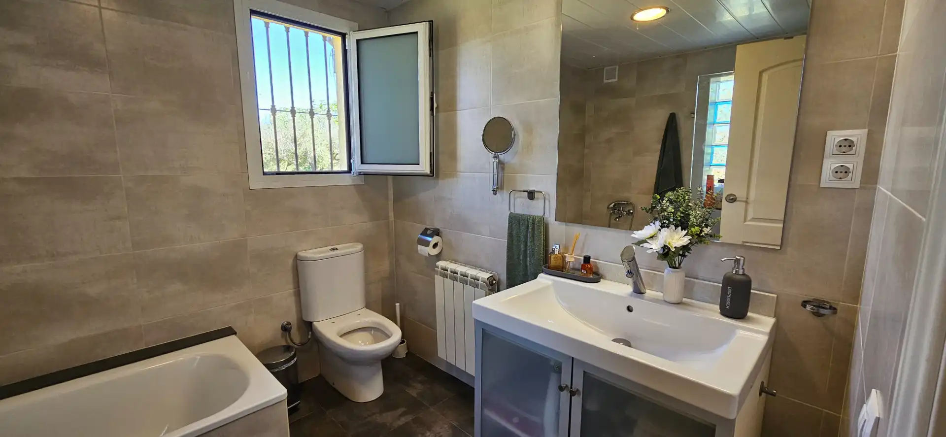 Bathroom of Country homes for sale in El Catllar   with Air Conditioner, Heating and Private garden