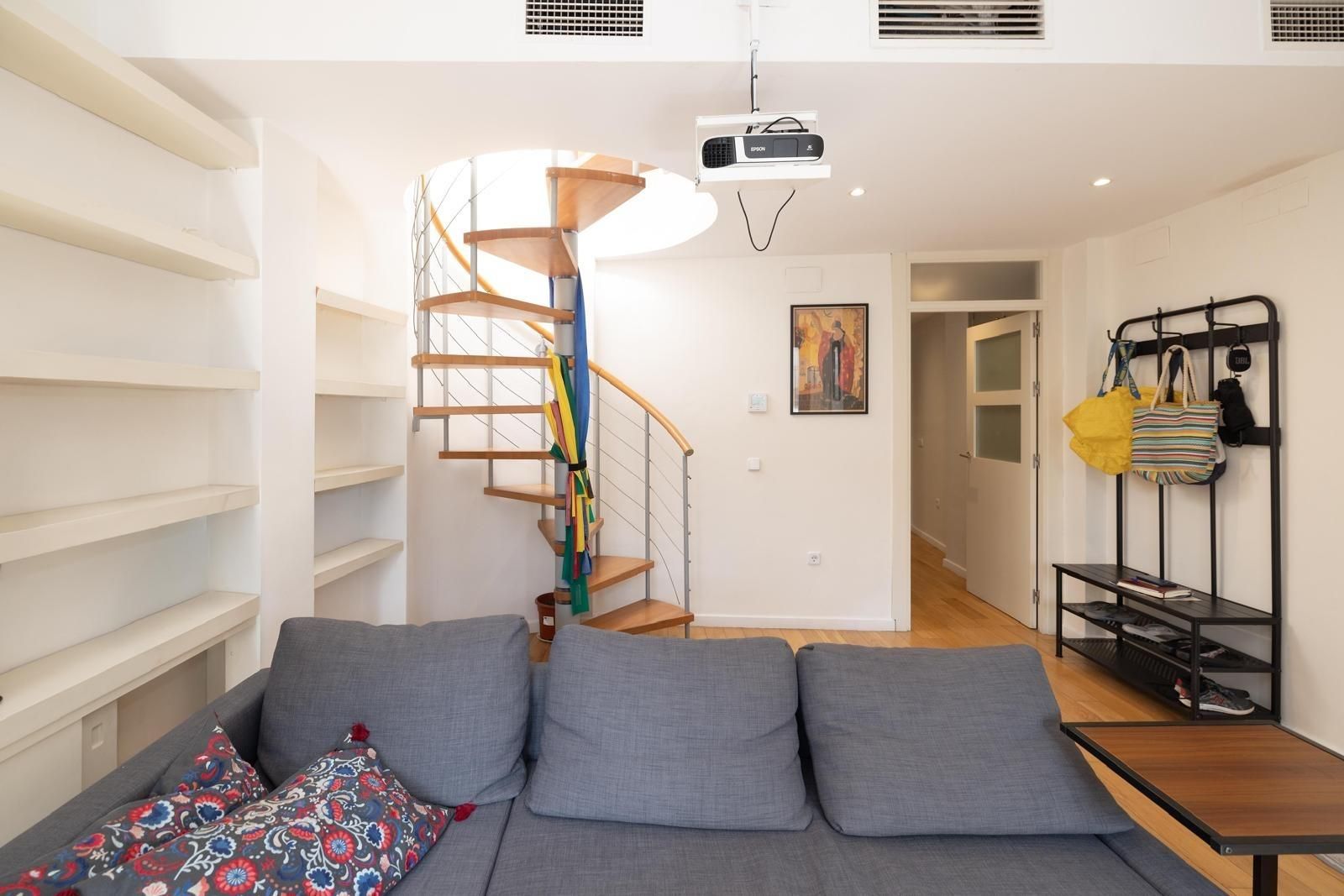 Sala d'estar de Dúplex en venda en  Sevilla Capital amb Aire condicionat, Terrassa i Balcó