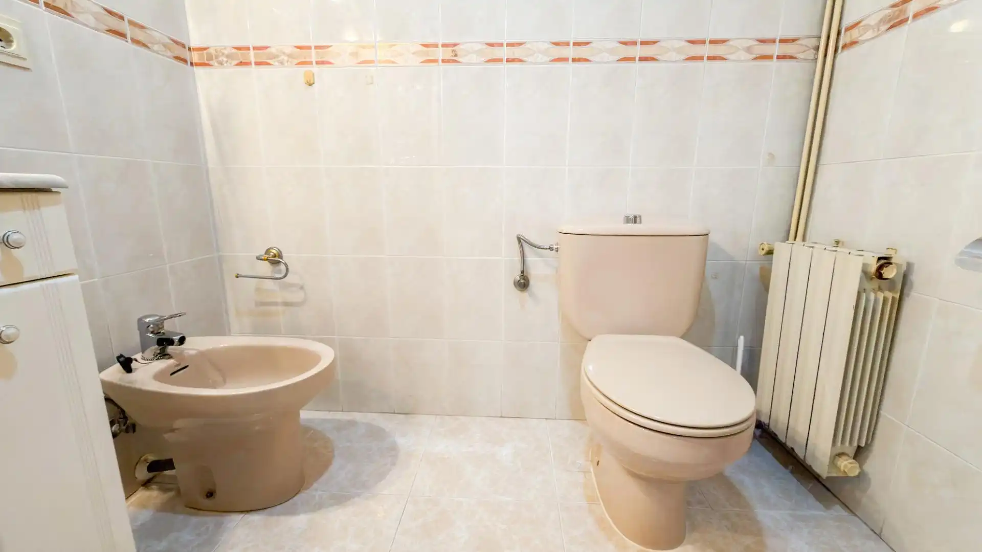 Badezimmer von Wohnung zum Verkauf in Valencia mit Klimaanlage, Heizung und Parkett