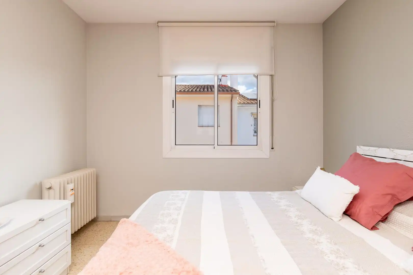Schlafzimmer von Einfamilien-Reihenhaus zum Verkauf in Santa Perpètua de Mogoda mit Klimaanlage, Heizung und Abstellraum