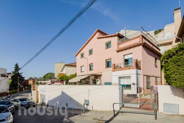 Casa-chalet en Venta en Carrer d'August Font, . en Vallcarca i els Penitents