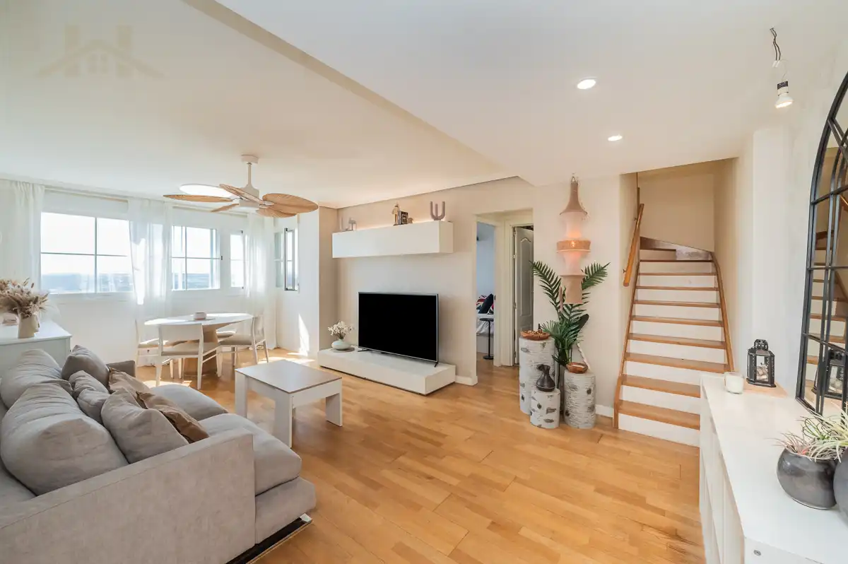 Sala de estar de Dúplex en venta en Arroyomolinos (Madrid) con Aire acondicionado, Calefacción y Terraza