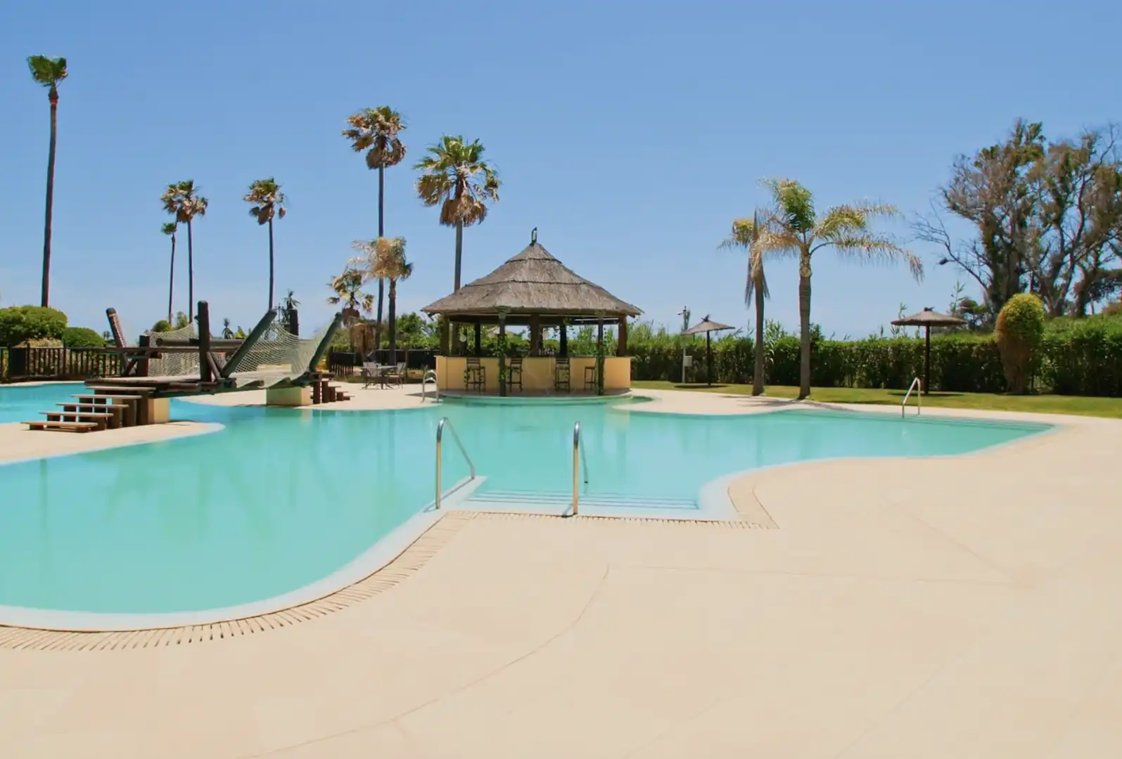 Piscina de Ático en venta en Estepona con Terraza, Piscina y Amueblado