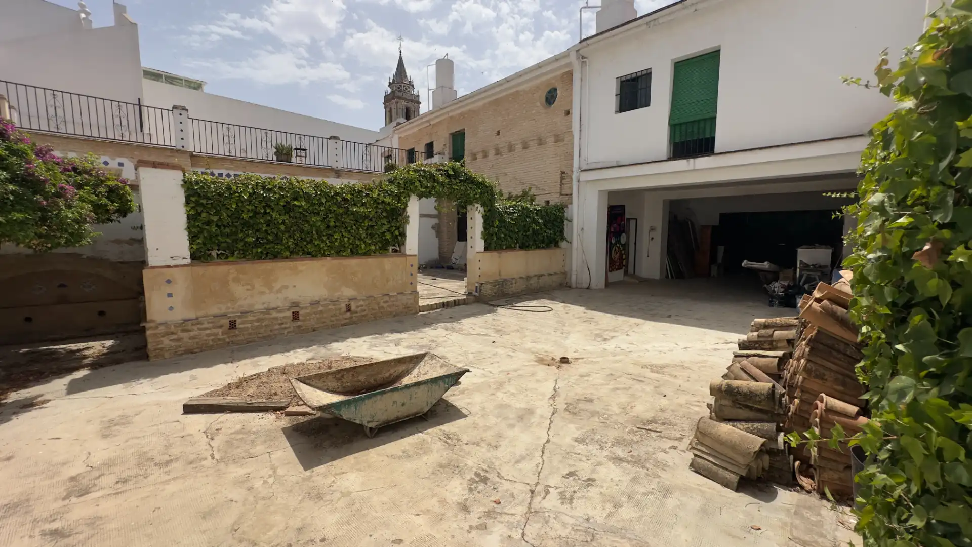Vista exterior de Casa o xalet en venda en Umbrete amb Terrassa, Traster i Piscina