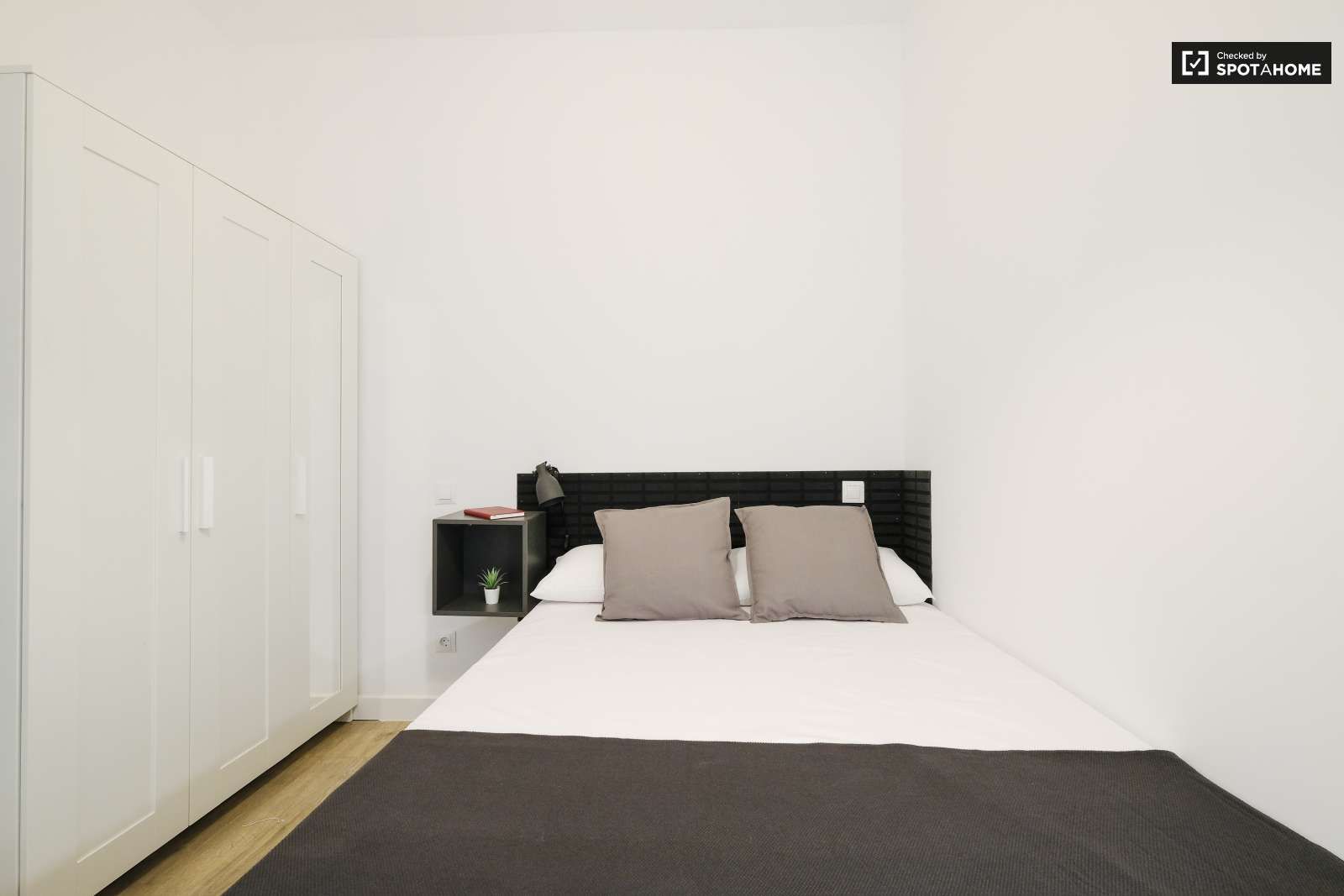 Bedroom of Flat to share in  Madrid Capital  with Air Conditioner, Heating and Terrace