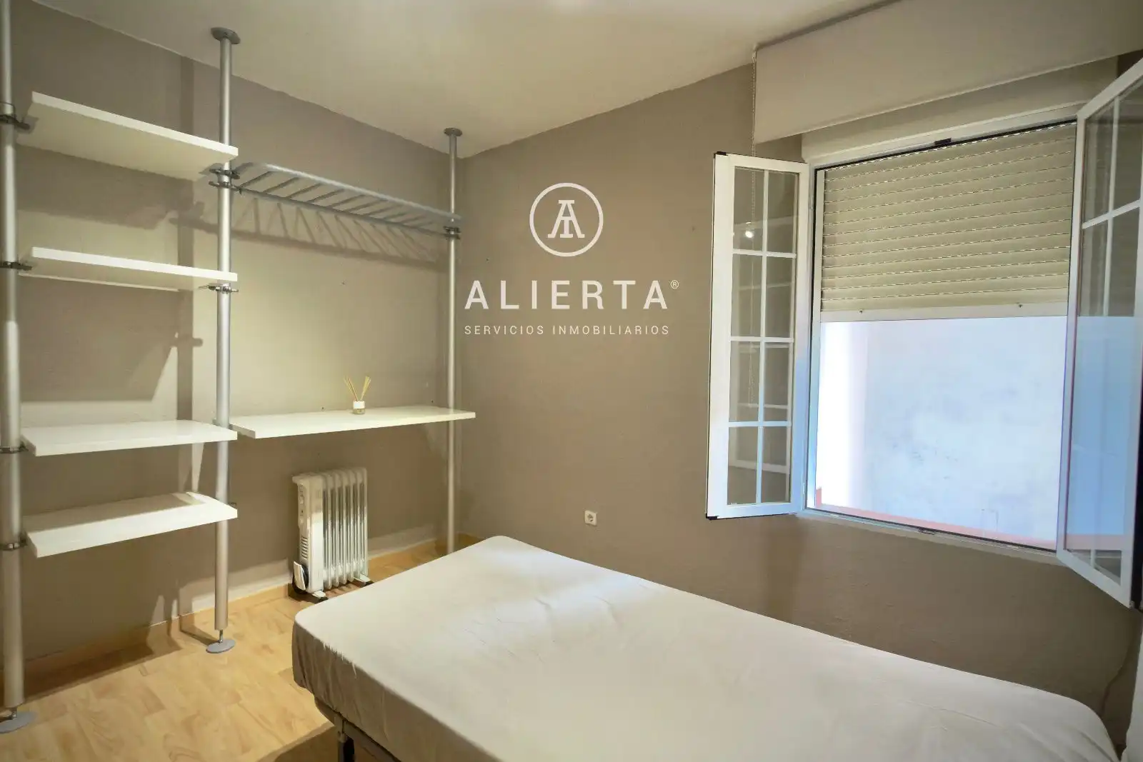 Piso de alquiler en Pizarro, Doctor Cerrada