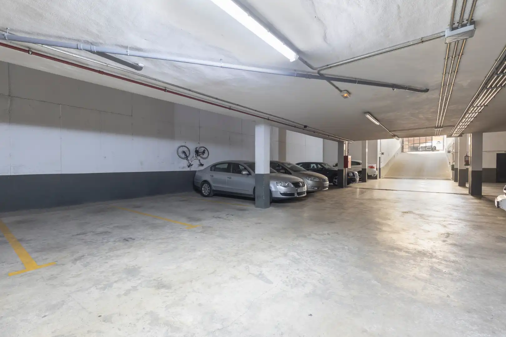 Parking of Flat for rent in Granada  with Air Conditioner, Heating and Parquet flooring