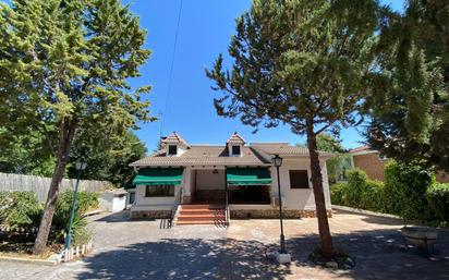 Vista exterior de Casa o xalet en venda en Villalbilla amb Terrassa i Piscina