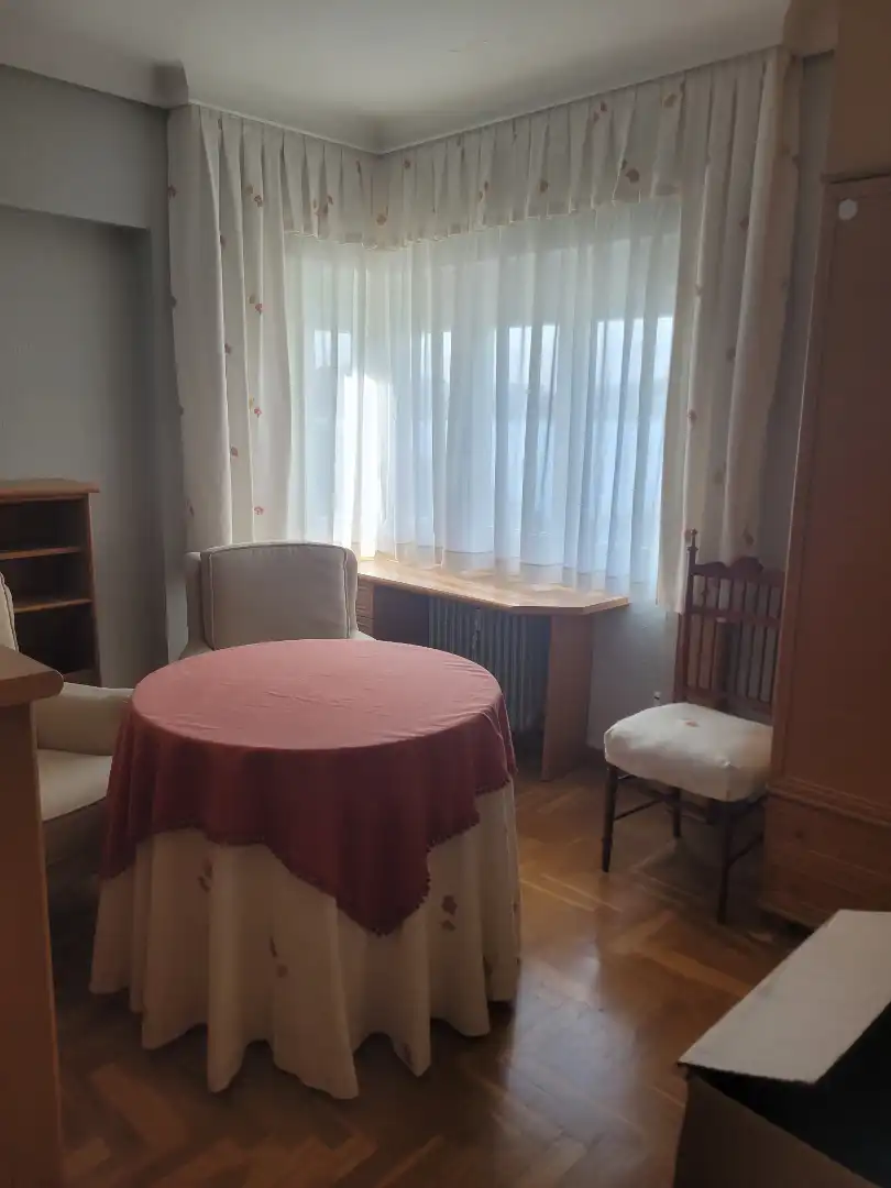 Menjador de Pis en venda en Soria Capital  amb Calefacció, Parquet i Moblat