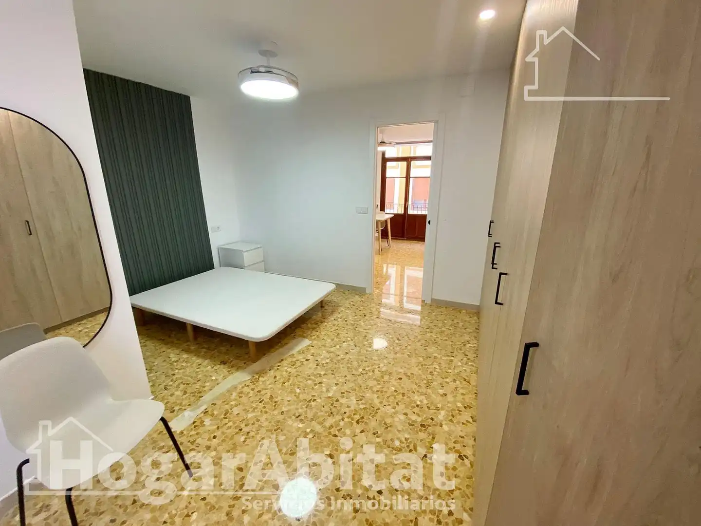 Dormitori de Pis en venda en Alzira amb Calefacció, Moblat i Balcó