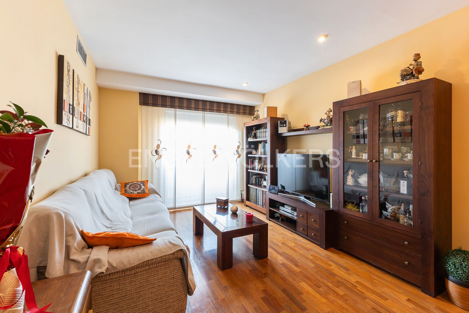 Living room of Apartment for sale in  Valencia Capital  with Air Conditioner, Heating and Private garden