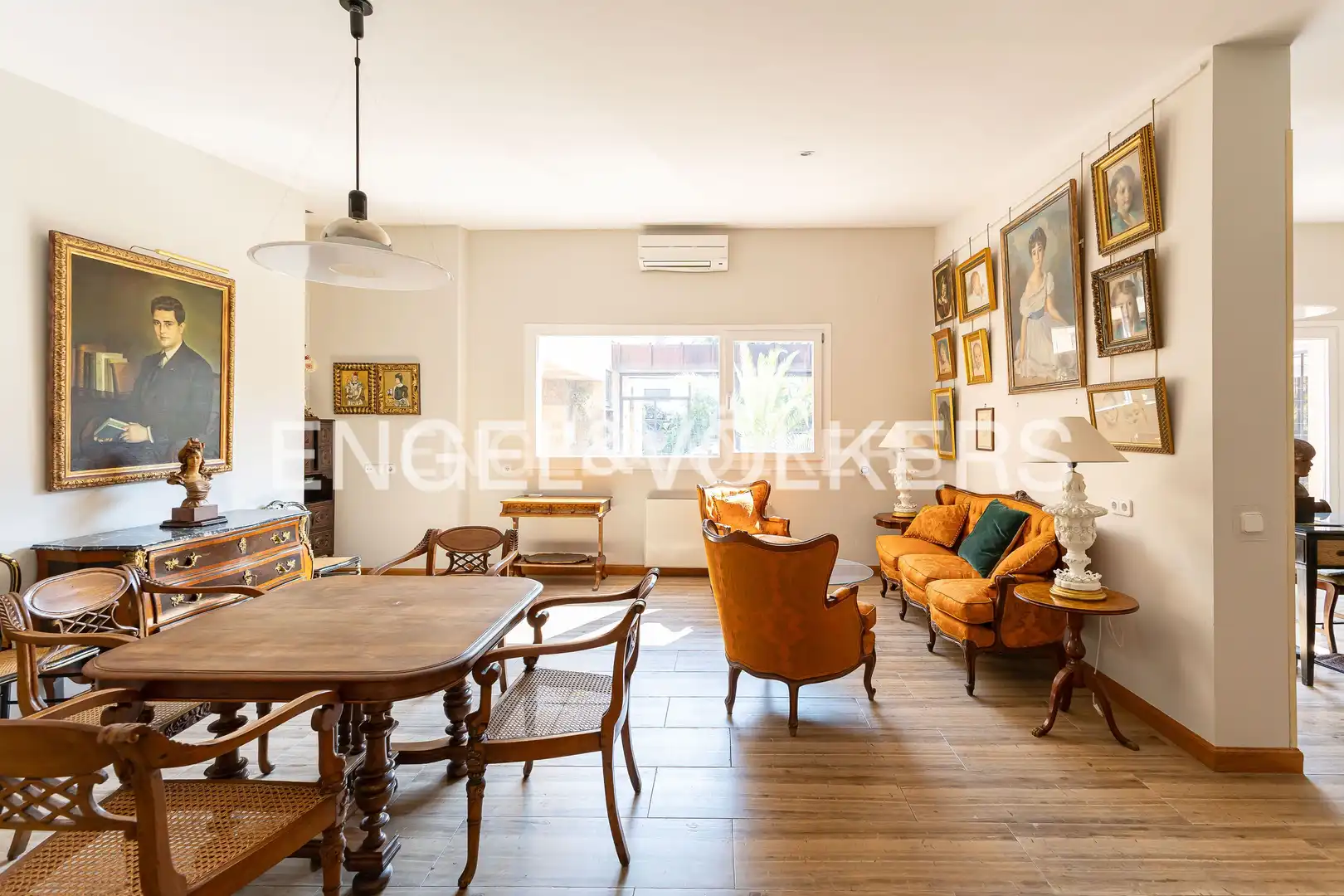 Living room of Houses for sale in Majadahonda  with Air Conditioner, Heating and Private garden