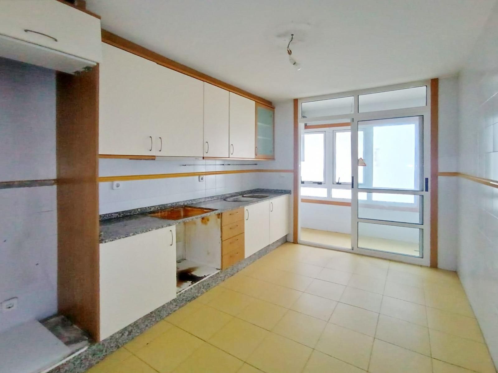Cocina de Piso en venta en Poio con Calefacción y Trastero
