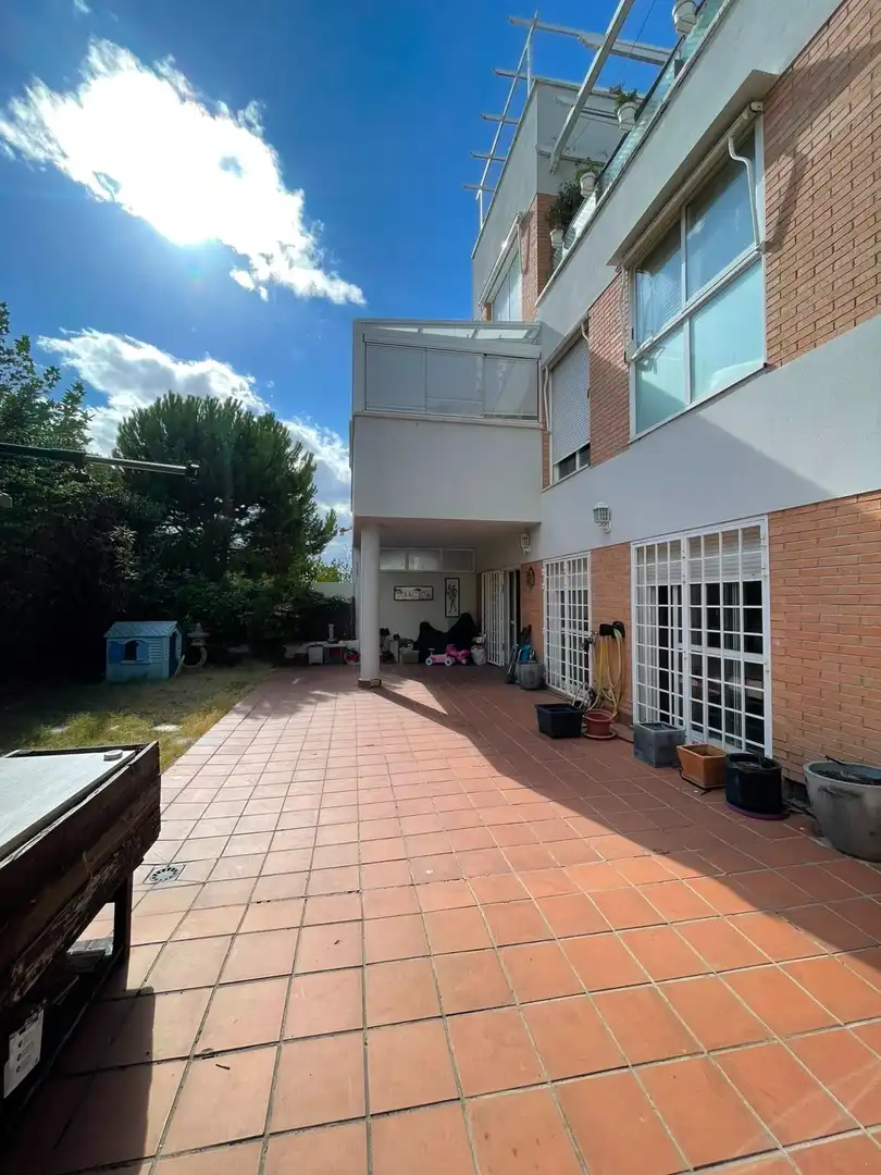 Außenansicht von Wohnung zur Miete in Las Rozas de Madrid mit Klimaanlage, Heizung und Terrasse