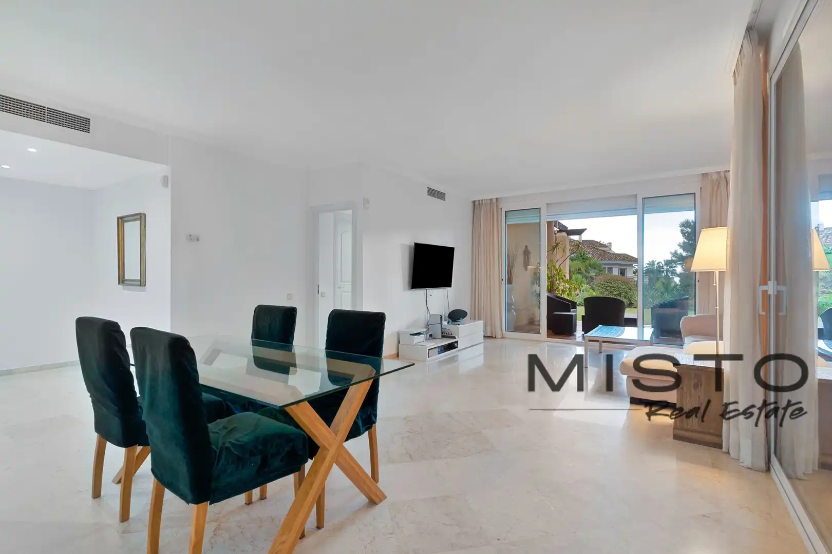 Comedor de Piso en venta en Marbella con Aire acondicionado, Terraza y Piscina