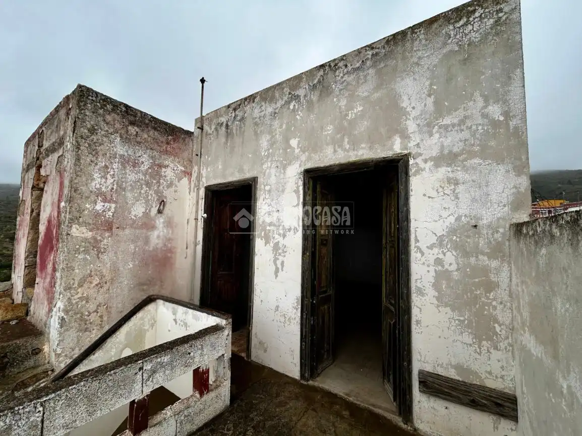 Vista exterior de Casa adosada en venda en Güímar amb Balcó