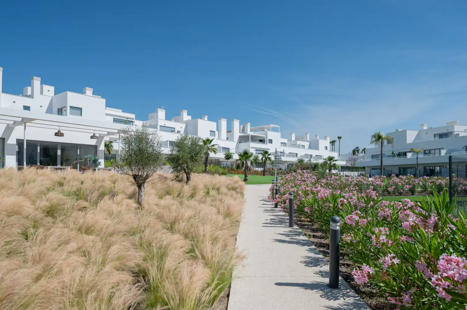 Exterior view of Ground floor for sale in Estepona  with Air Conditioner, Private garden and Terrace