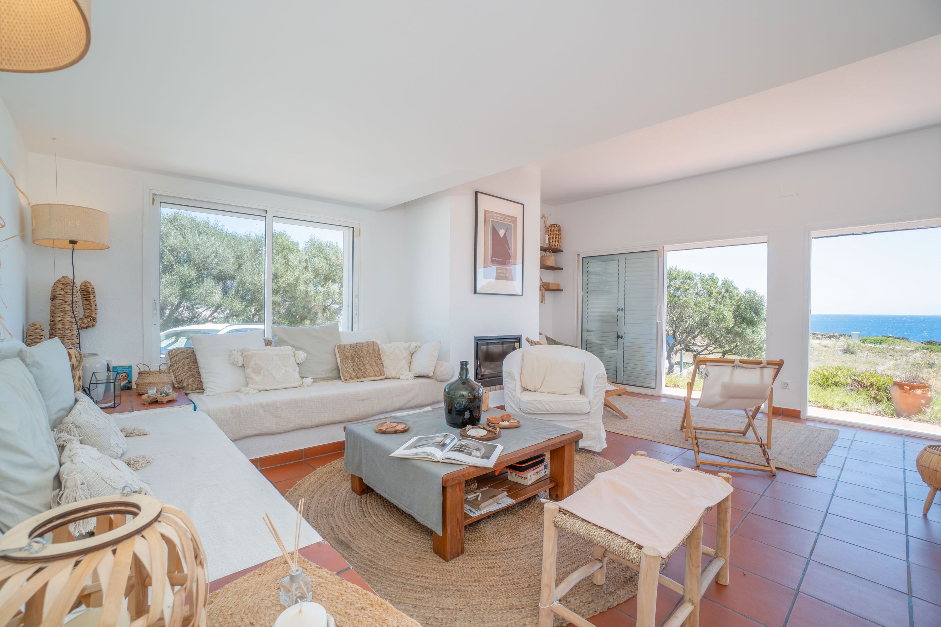 Sala d'estar de Casa o xalet en venda en Cadaqués amb Aire condicionat, Jardí privat i Terrassa