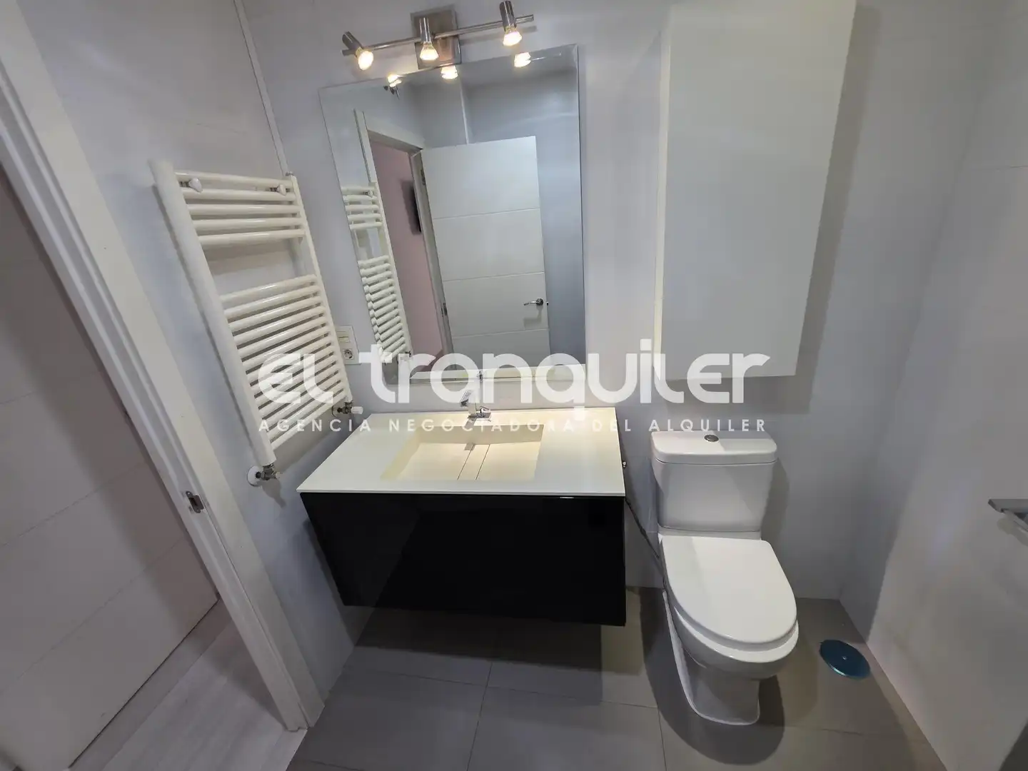 Bathroom of Flat for rent in Madrid  with Air Conditioner, Furnished and Washing machine