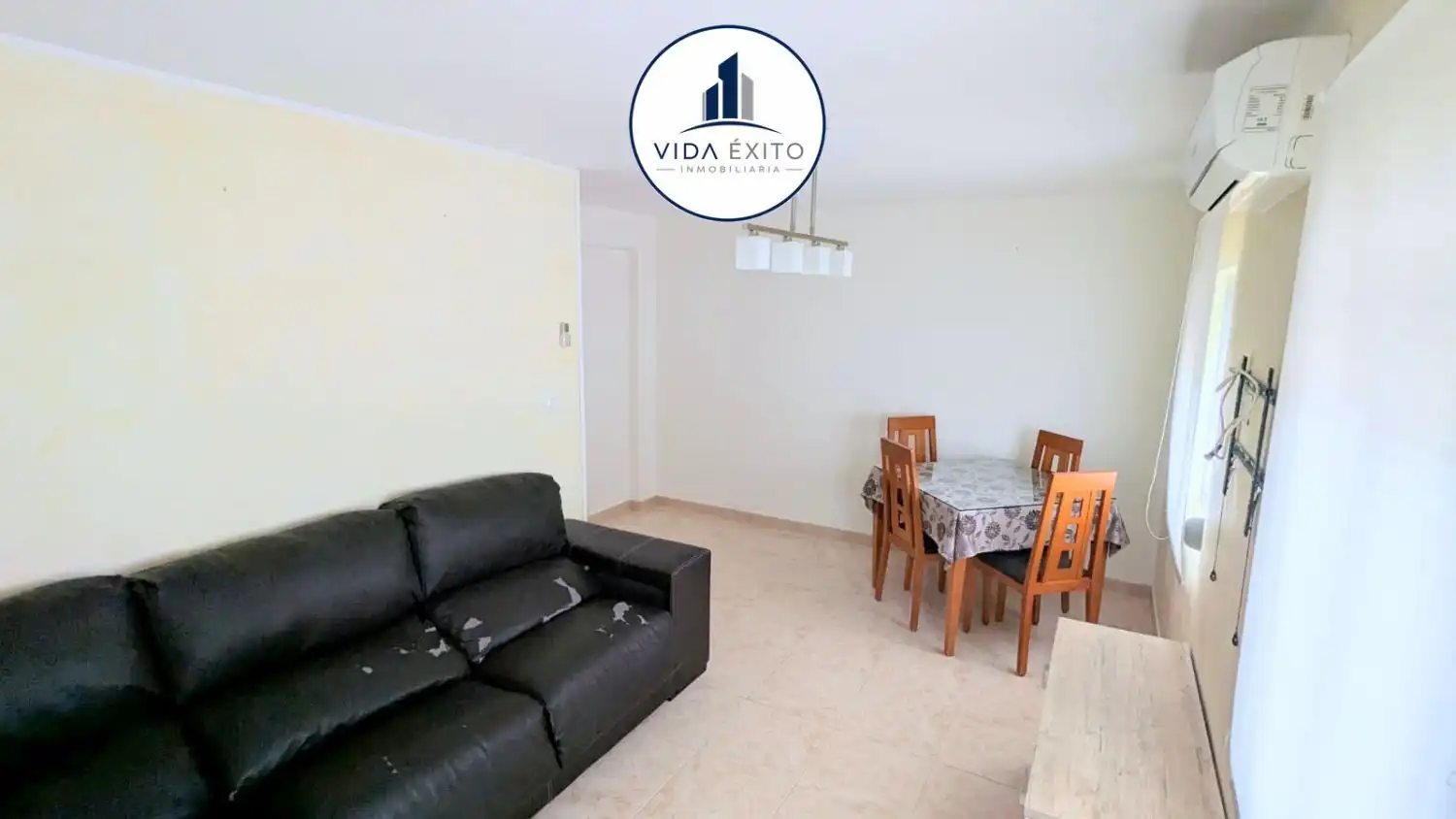Sala de estar de Piso en venta en Jaén con Aire acondicionado y Amueblado