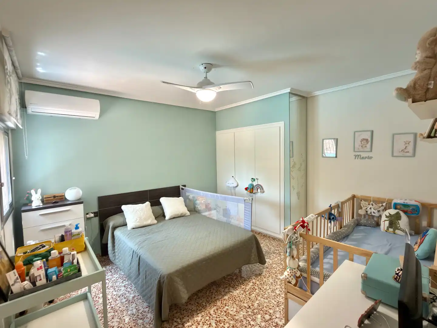 Dormitori de Casa o xalet en venda en Chiva amb Aire condicionat, Jardí privat i Terrassa