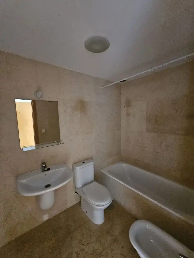 Baño de Piso en venta en Nerja con Calefacción, Terraza y Trastero