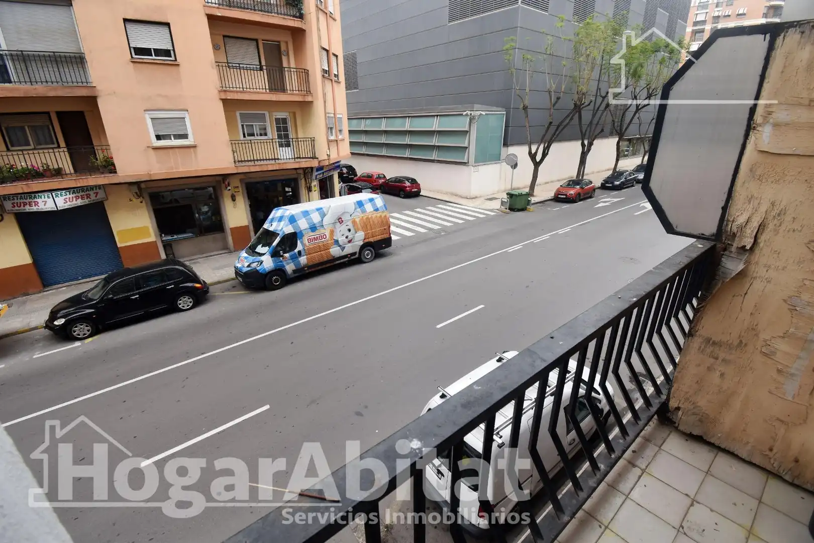 Vista exterior de Pis en venda en Castellón de la Plana / Castelló de la Plana amb Aire condicionat, Calefacció i Moblat