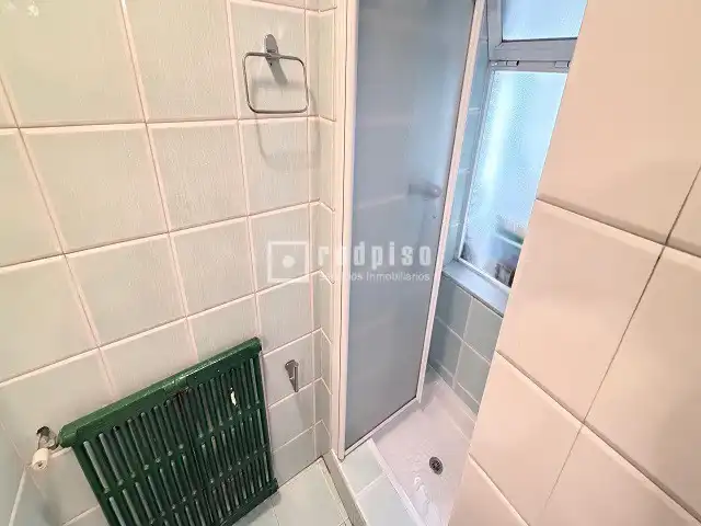 Baño de Piso de alquiler en Madrid con Amueblado