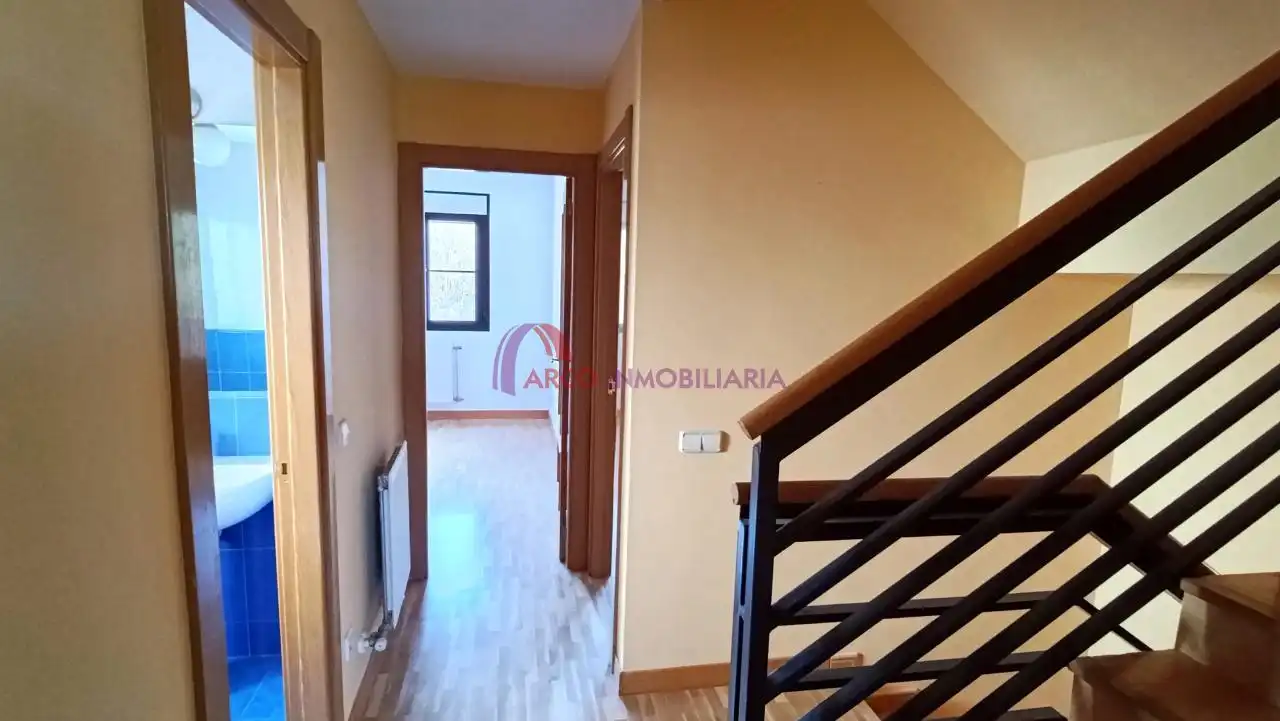 Einfamilien-Reihenhaus zum Verkauf in Cardeñadijo mit Heizung, Privatgarten und Terrasse