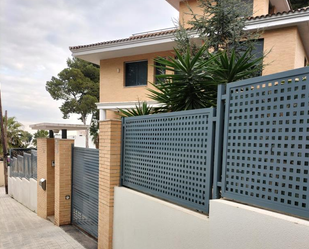 Vista exterior de Pis en venda en Torrent amb Terrassa i Piscina