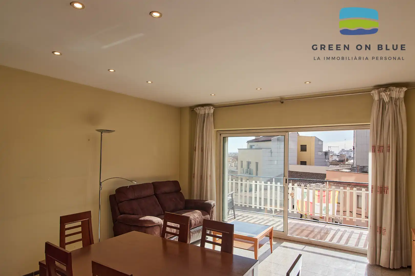 Vista exterior de Piso en venta en Figueres con Aire acondicionado, Balcón y Alarma