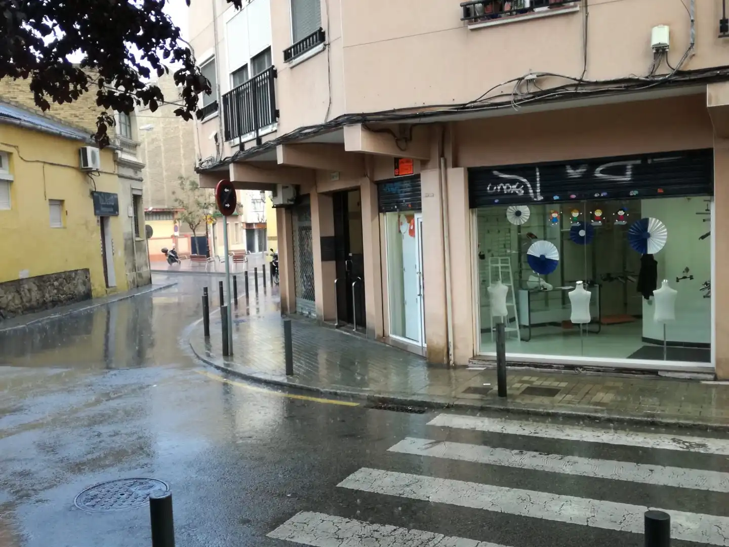 Vista exterior de Local de alquiler en L'Hospitalet de Llobregat