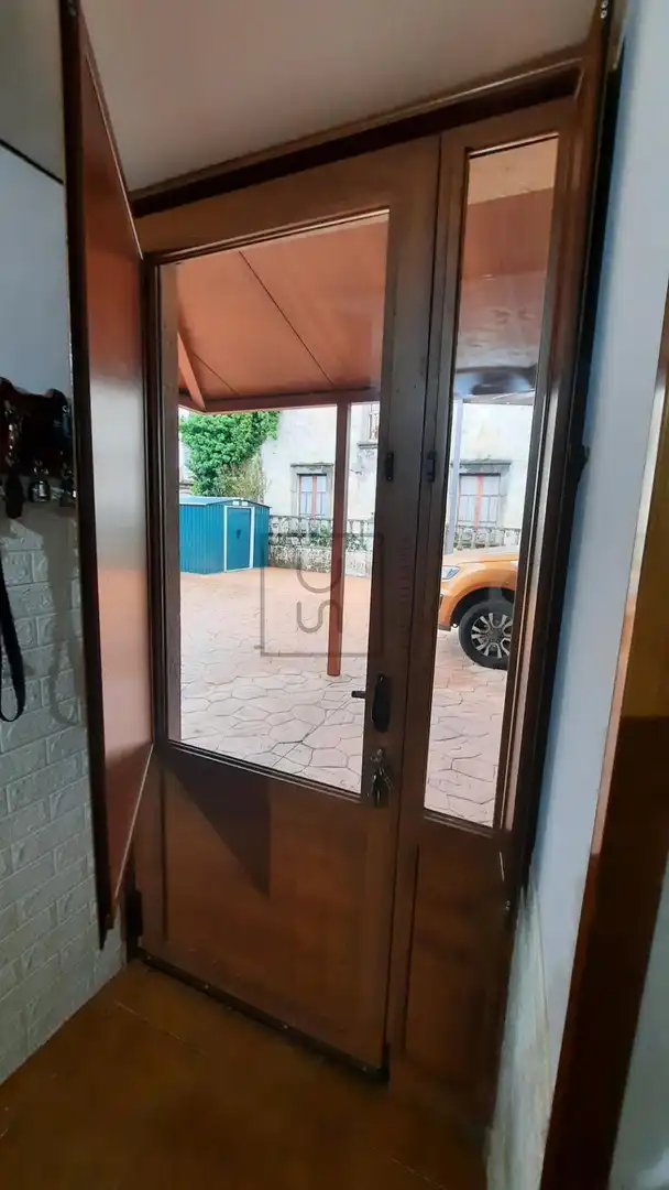 Einfamilien-Reihenhaus zum Verkauf in Neda mit Heizung, Privatgarten und Alarm