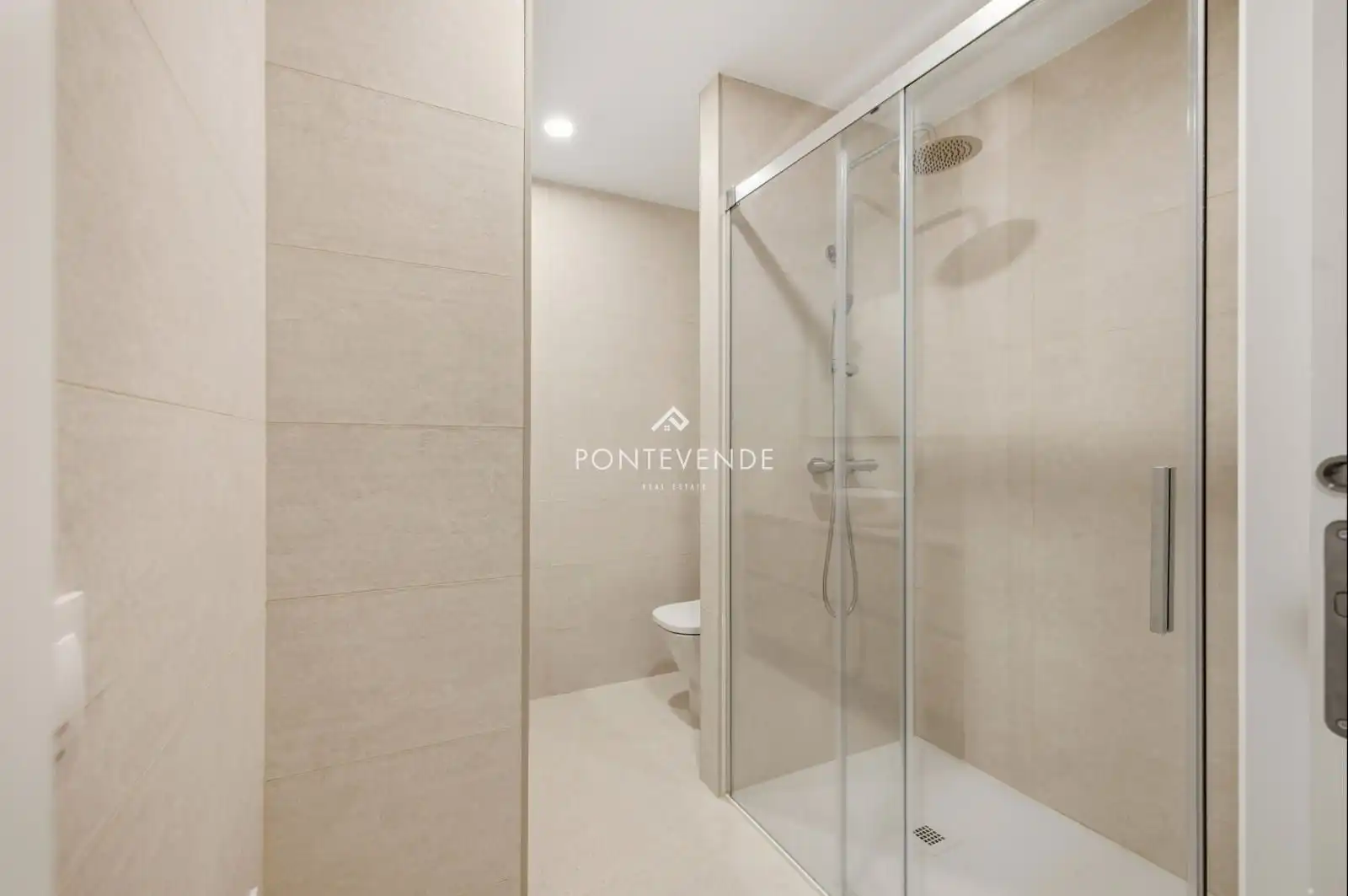 Bathroom of Flat for sale in Pontevedra Capital   with Heating and Storage room