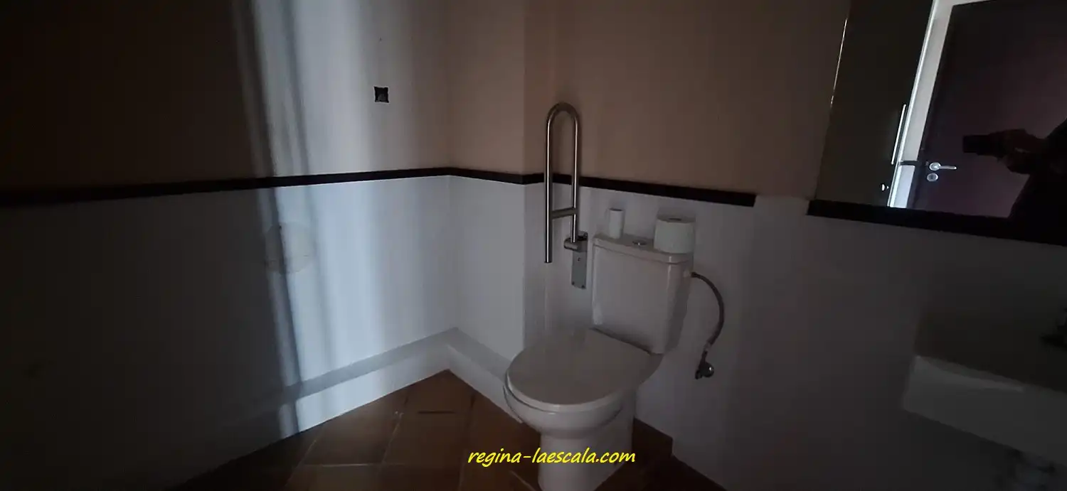 Badezimmer von Geschaftsraum zum Verkauf in L'Estartit mit Heizung, Terrasse und Möbliert