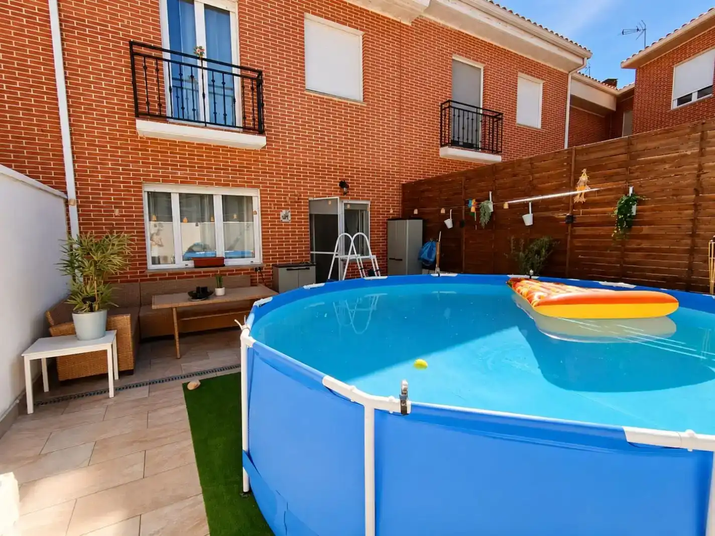 Piscina de Casa o xalet en venda en Mucientes amb Jardí privat, Parquet i Traster