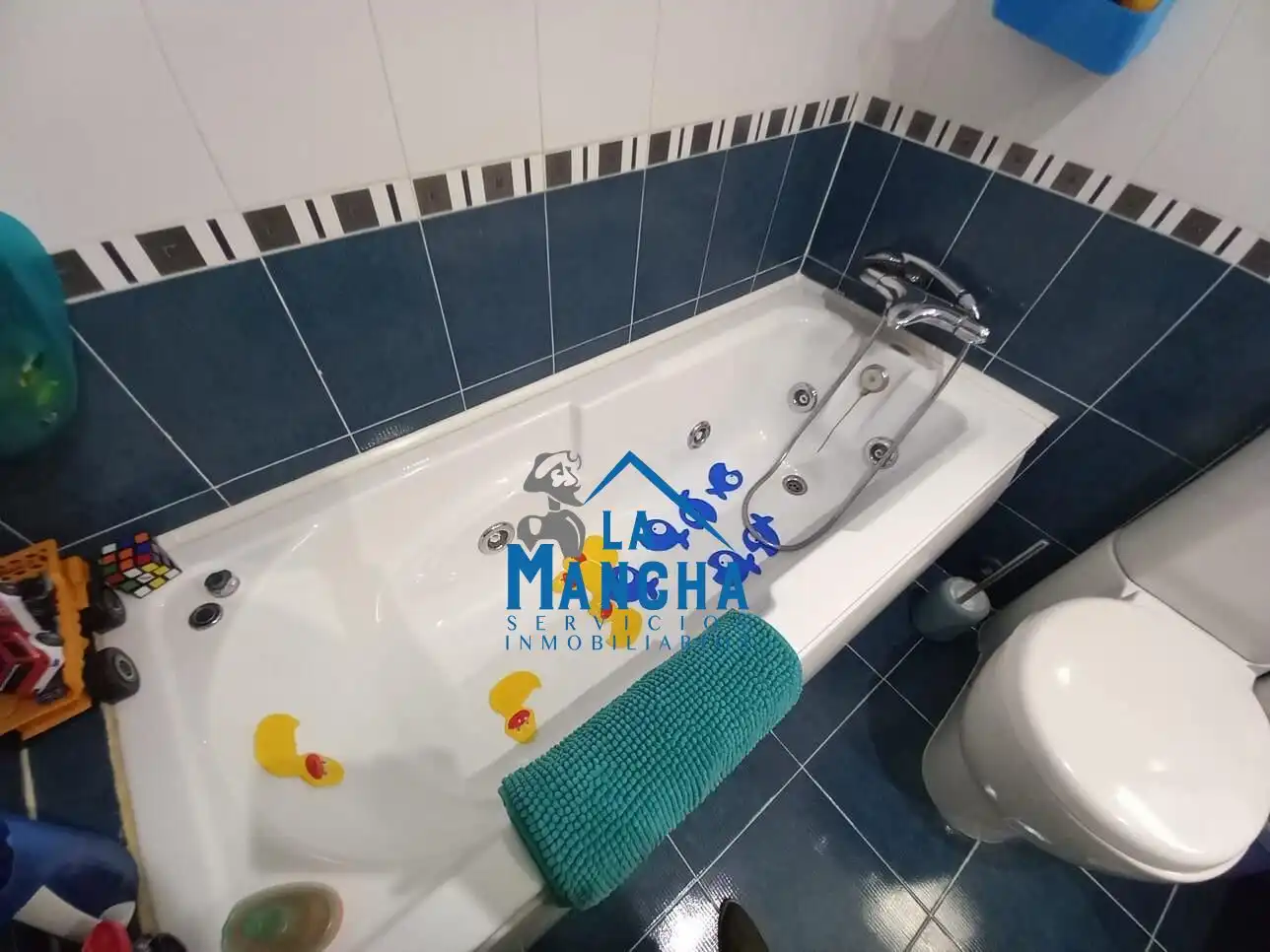 Badezimmer von Einfamilien-Reihenhaus zum Verkauf in La Gineta mit Abstellraum und Schwimmbad