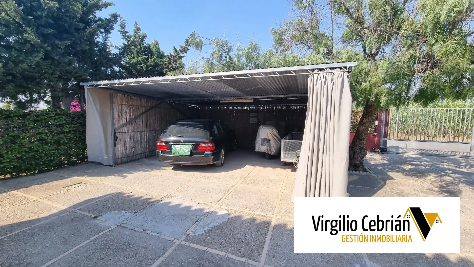 Parking of Country homes for sale in Chipiona  with Air Conditioner, Private garden and Storage room