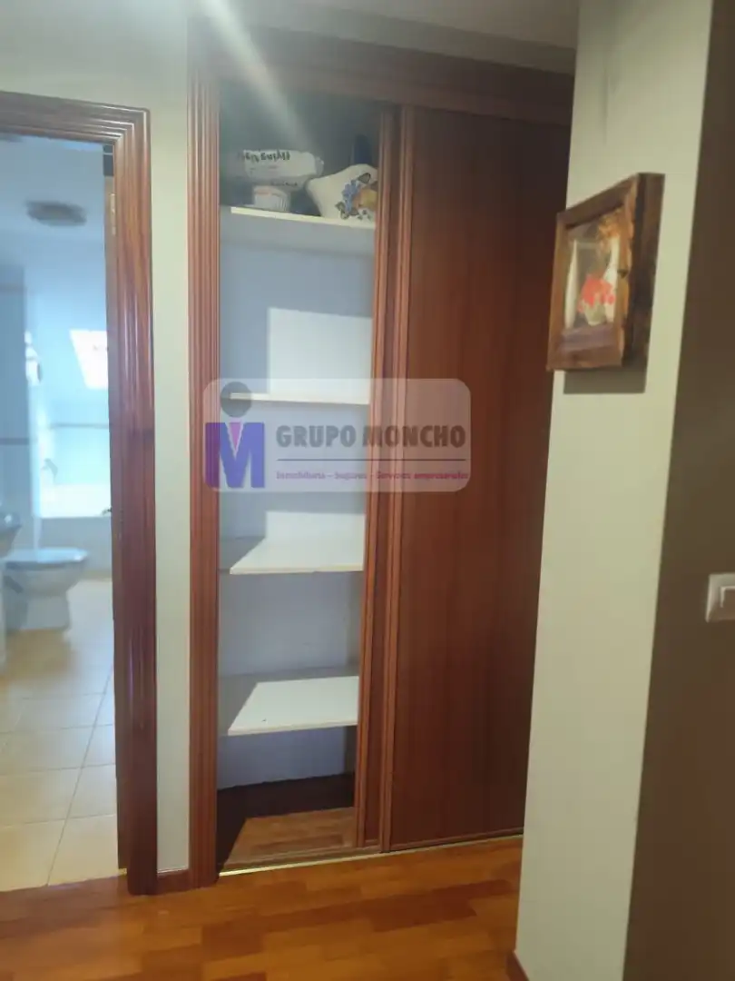 Dormitori de Apartament en venda en Allariz amb Calefacció, Moblat i Forn