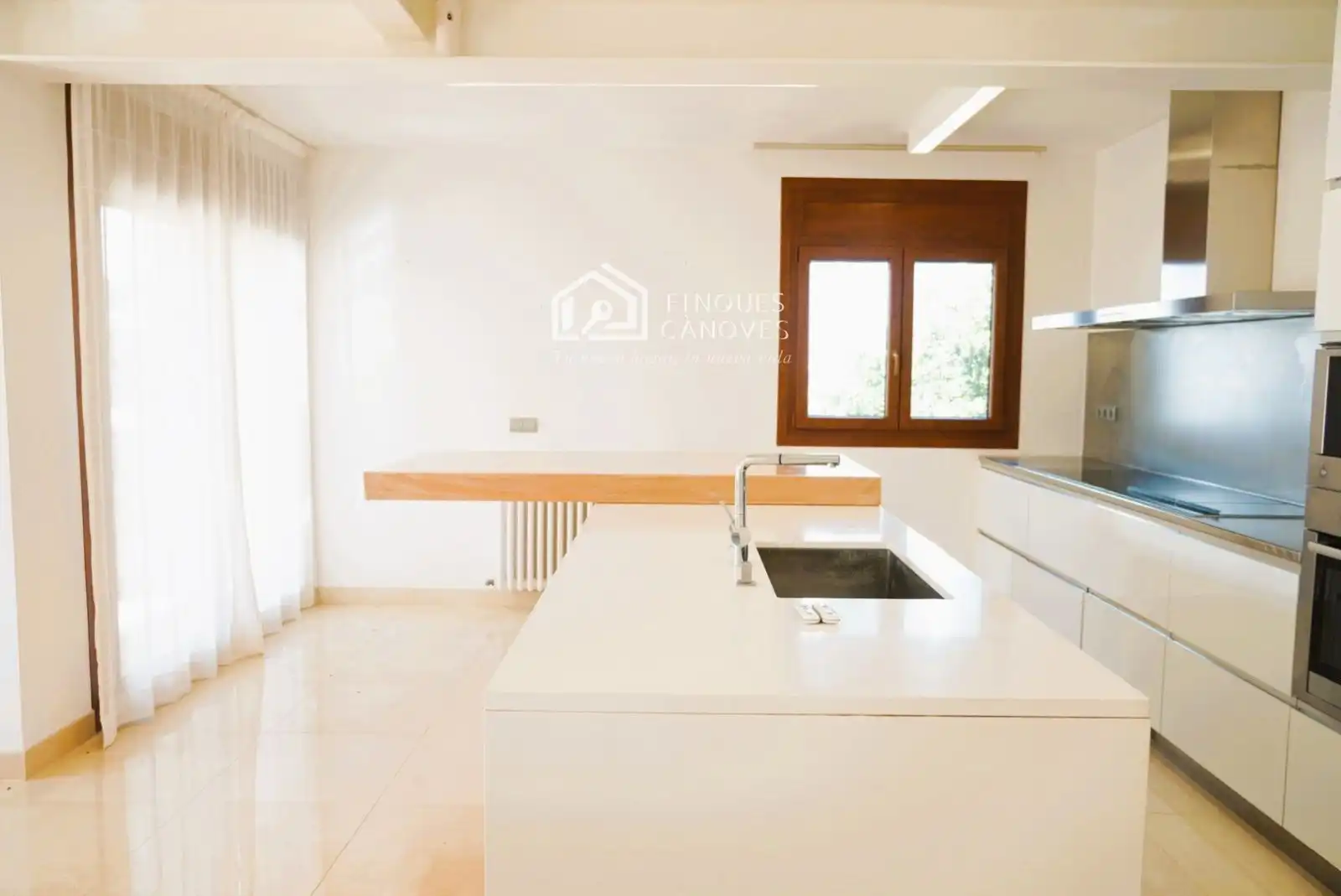 Cuina de Casa o xalet en venda en Banyoles amb Aire condicionat, Calefacció i Jardí privat