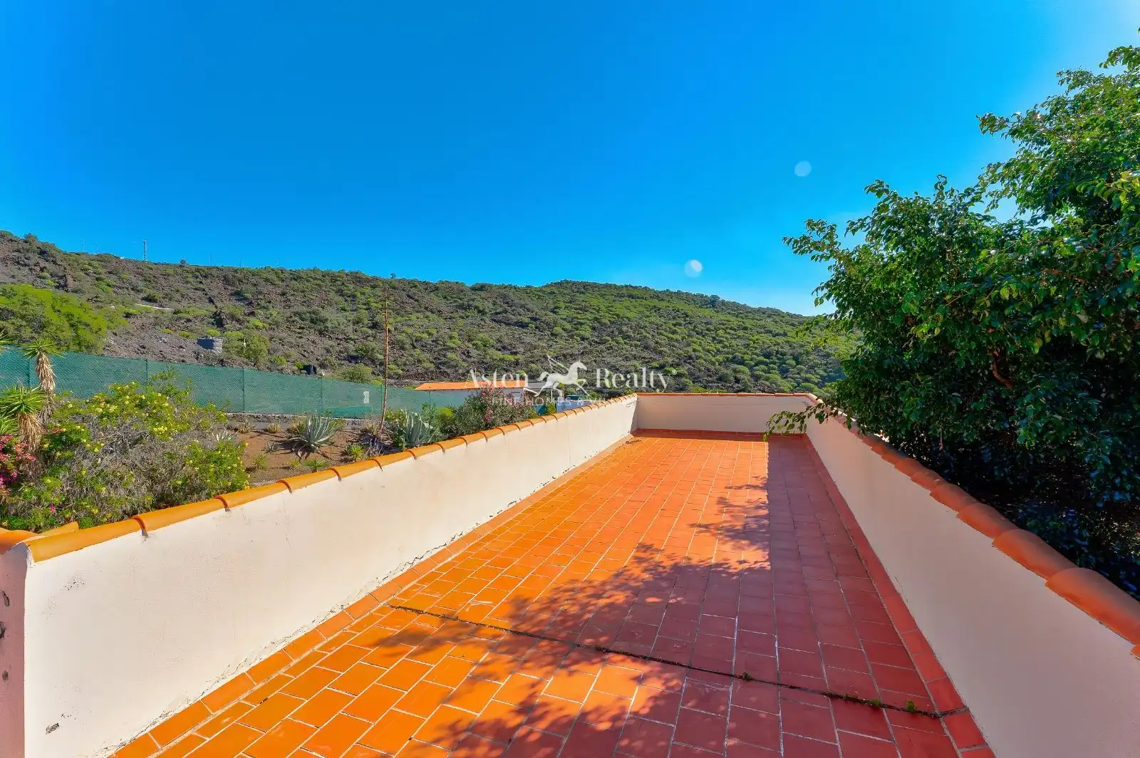 Garten von Haus oder Chalet zum Verkauf in Guía de Isora mit Terrasse, Schwimmbad und Möbliert